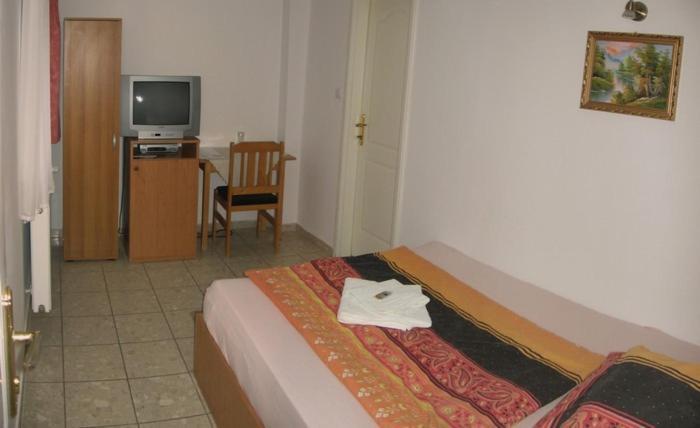Nadix Panzio Bed and Breakfast Debrecen Habitación foto