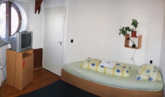 Nadix Panzio Bed and Breakfast Debrecen Habitación foto